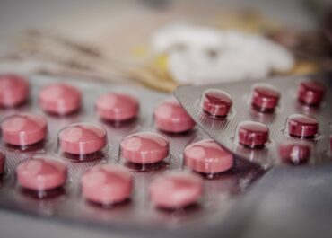 Bezpieczeństwo lekowe w Europie jest zbyt uzależnione od dostaw z Chin. Producenci leków walczą o powrót produkcji substancji czynnych do UE
