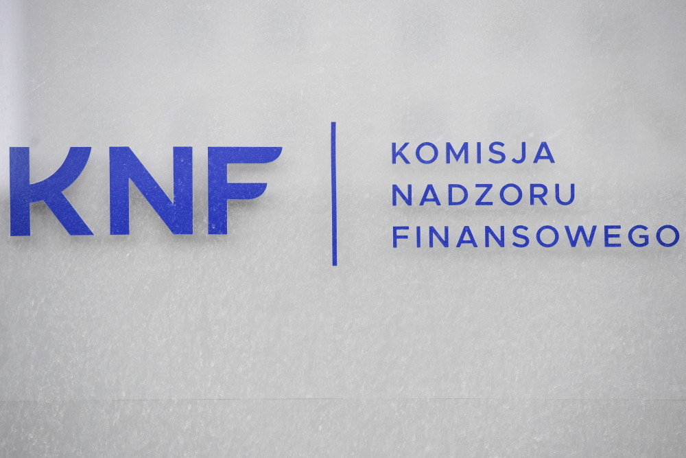 KNF pracuje nad projektem ustawy o systemowym rozwiązaniu kwestii umów frankowych. Bankowcy popierają takie rozwiązanie