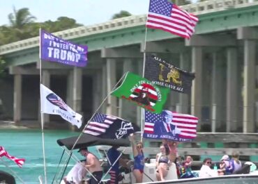 Parada jachtów sympatyków D. Trumpa z okazji Dnia Pamięci w USA