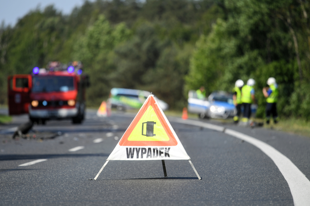 Tragiczny wypadek na S6 w Koszalinie: dwie ofiary śmiertelne, siedem osób rannych, w tym czworo dzieci