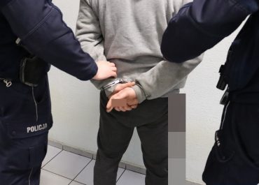 Kradł narzędzia z firmy, w której pracował i zanosił je do lombardu.  Został zatrzymany przez policjantów.