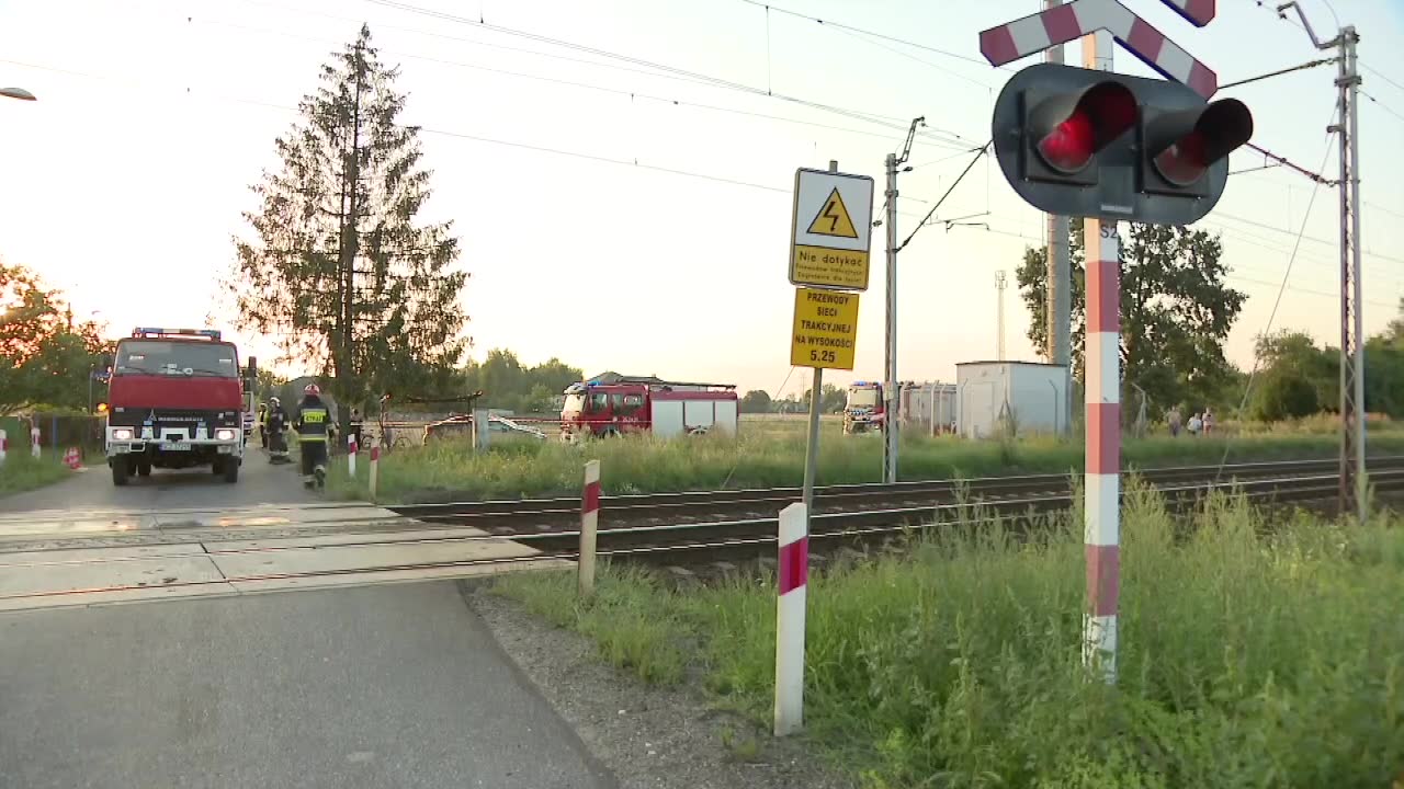 Wypadek Na Przejeździe Kolejowym W Jackowie Ciągnik Wjechał Pod Pociąg