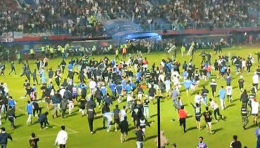Indonezja: Tragedia na stadionie piłkarskim. 129 osób nie żyje