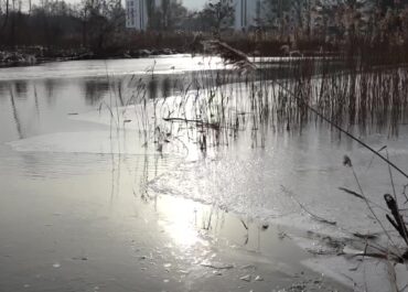 “Chcieli sprawdzić grubość lodu na rzece”. Ośmiolatek nie żyje, policja sprawdza, czy był pod opieką dorosłych