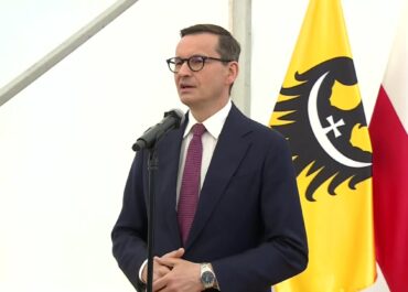 Premier: Nie poddajemy się, przeznaczamy potężne środki na walkę o zdrowie Polaków