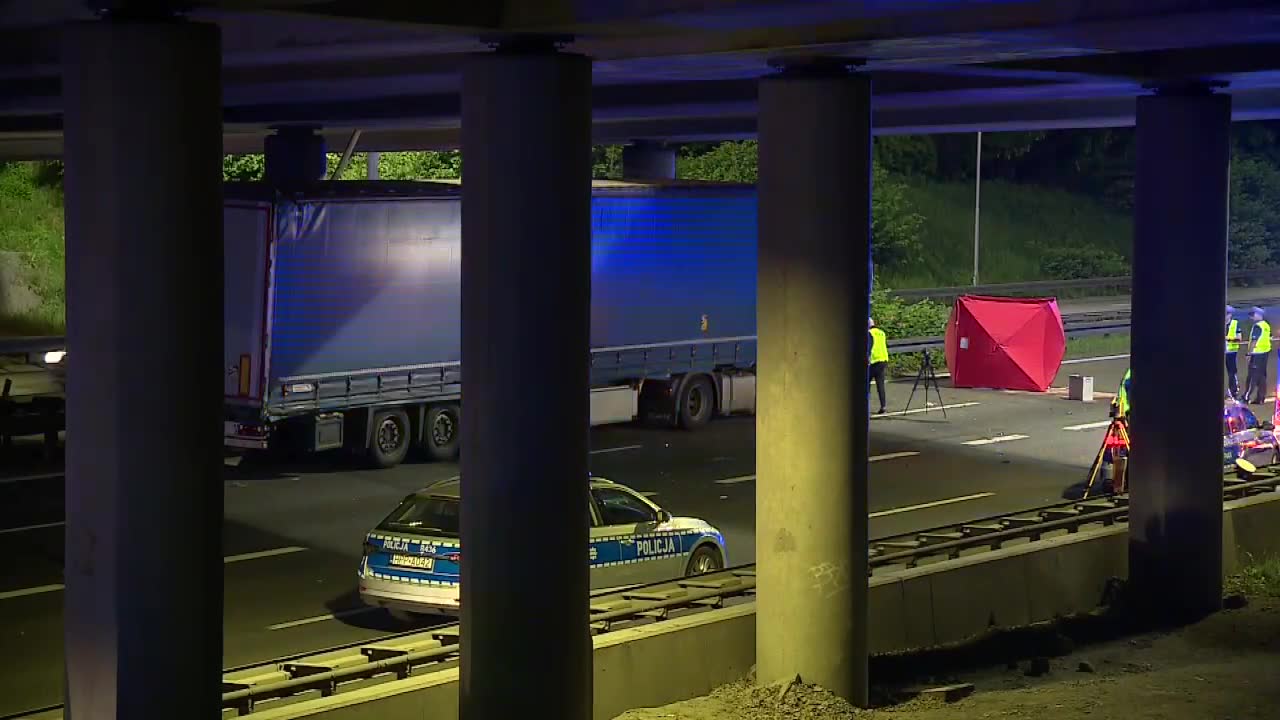 Śmiertelny wypadek na autostradzie A4 na wysokości Katowic. Zderzyły się tam trzy auta