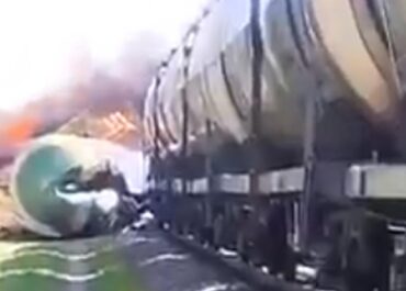 Wybuch i pożar: Pociąg towarowy wykoleił się na granicy z Ukrainą