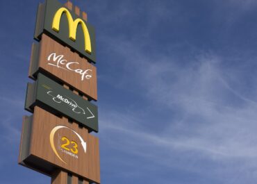 McDonald’s wycofuje sztuczną inteligencję z drive-thru po serii komicznych pomyłek
