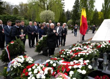 Warszawa wspomina. Czternasta rocznica Katastrofy Smoleńskiej z godnym hołdem