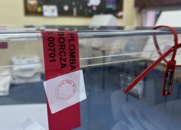 Sondaż Wyborczy: PiS na Czele, Lewica w Tarapatach