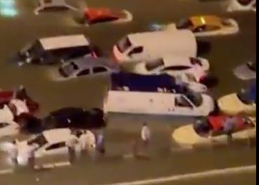 Paraliż Dubaju. Niecodzienna powódź błyskawiczna zatapia miasto