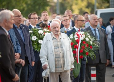 Rozpoczęły się obchody 68. rocznicy Poznańskiego Czerwca. Pierwsze kwiaty złożono już o 6:00 rano
