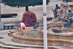 Niecodzienna kąpiel w fontannie.  Mężczyzna ukarany za wybryk w centrum Gorzowa