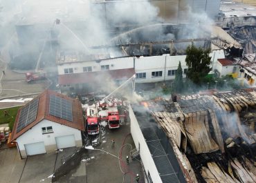 Pożar w fabryce Aksam. Konsumenci i pracownicy solidaryzują się z producentem “Beskidzkich” paluszków