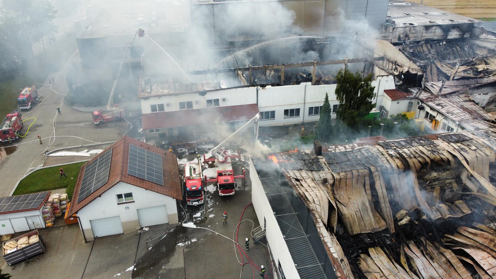 Pożar w fabryce Aksam. Konsumenci i pracownicy solidaryzują się z producentem “Beskidzkich” paluszków