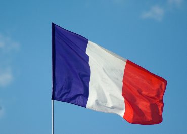 Skrajna prawica w natarciu. Zjednoczenie Narodowe dominuje francuską scenę polityczną