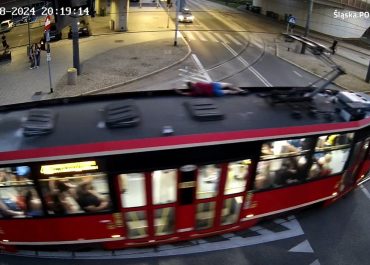 34-latek ukarany za jazdę na dachu tramwaju.