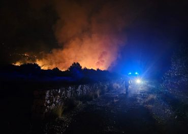 Pożary na chorwackim wybrzeżu: strażacy walczą z żywiołem, pogoda nadal grozi eskalacją