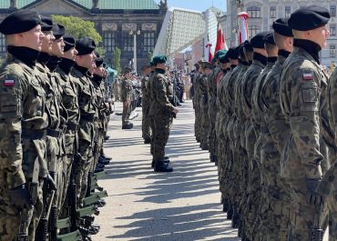 15 Sierpnia w Polsce. Święto Wojska Polskiego i Wniebowzięcia Najświętszej Maryi Panny.