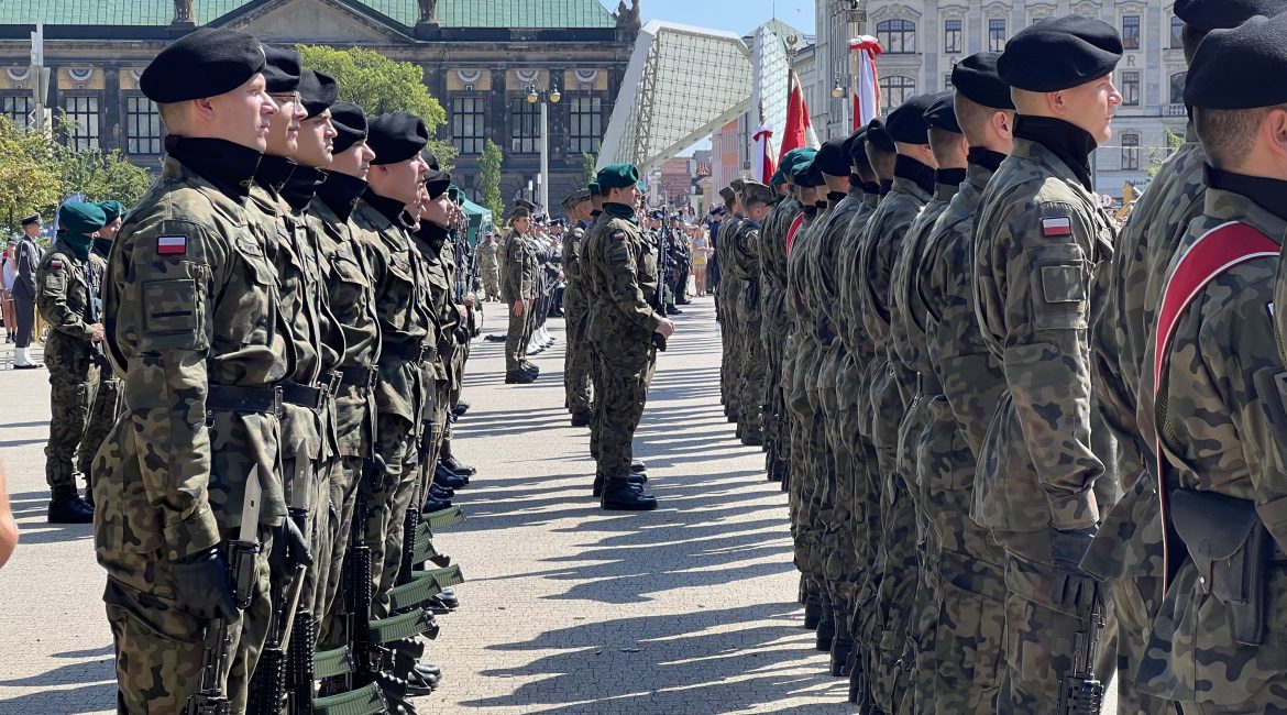 15 Sierpnia w Polsce. Święto Wojska Polskiego i Wniebowzięcia Najświętszej Maryi Panny.