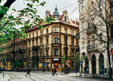 Chmur nie zabraknie. Do Polski wkracza chłodniejszy front