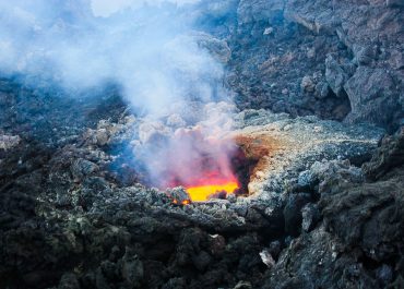 Erupcja Etny paraliżuje lotnisko w Katanii. Loty zawieszone z powodu pyłu wulkanicznego