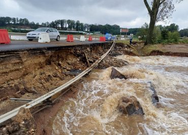 Powodzie paraliżują drogi w południowej Polsce – zamknięte mosty, drogi i przejścia graniczne