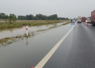 Powodzie paraliżują Polskę: 113 dróg zablokowanych, utrudnienia w kilku województwach