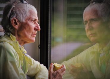 Ilu ludzi choruje na alzheimera w Polsce i na świecie?